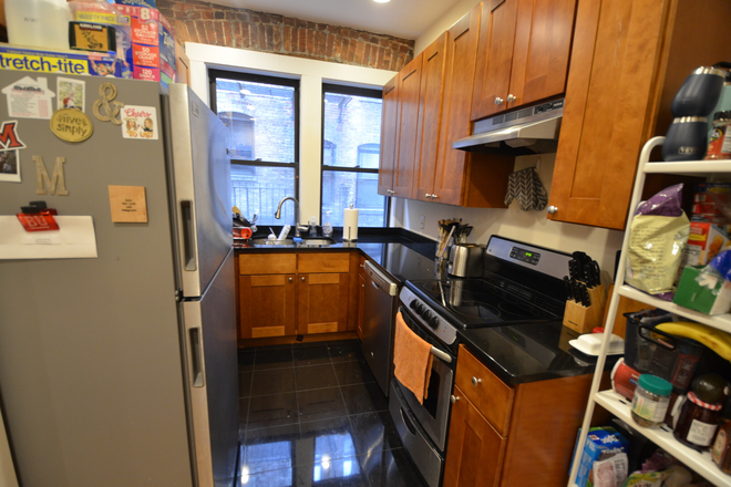 Kitchen - 5 Bed Available 9/1/25! *CONTACT NOAH 603-470-8181* Apartments