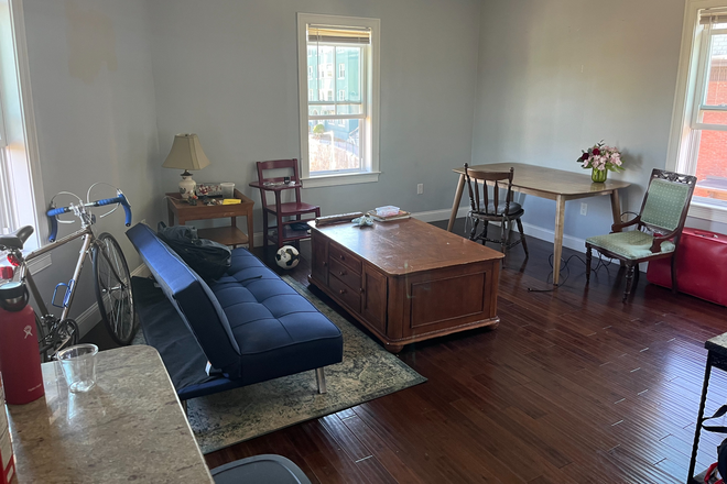 living/dining room - Furnished Room Close to Campus