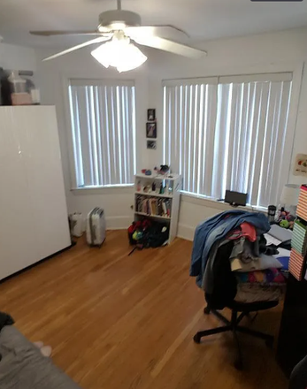 . - *NO BROKERS FEE!* Charming 2 bedroom/ 1 bathroom apartment close to campus