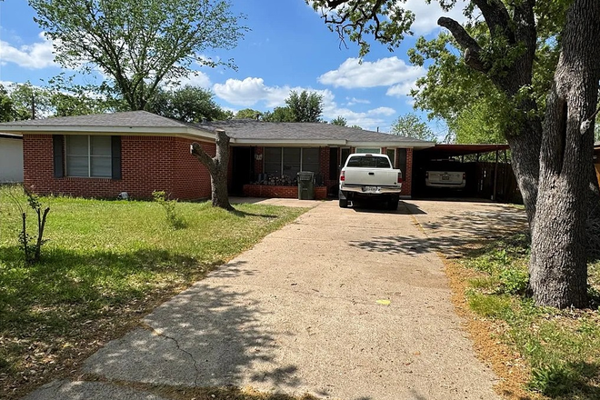 Front - Two roommates needed for off campus house!