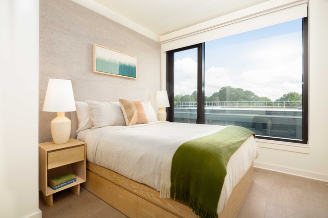 bedroom with views - Studio & Shared Boutique Hotel Apartments in Ponce City Market