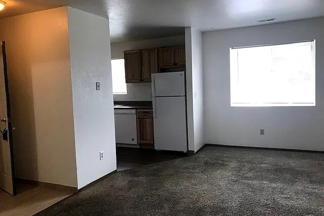 Living Room - 915 30th Street - Unit D Bright Top-Floor 2-Bedroom Near CU with Shared Yard Apartments