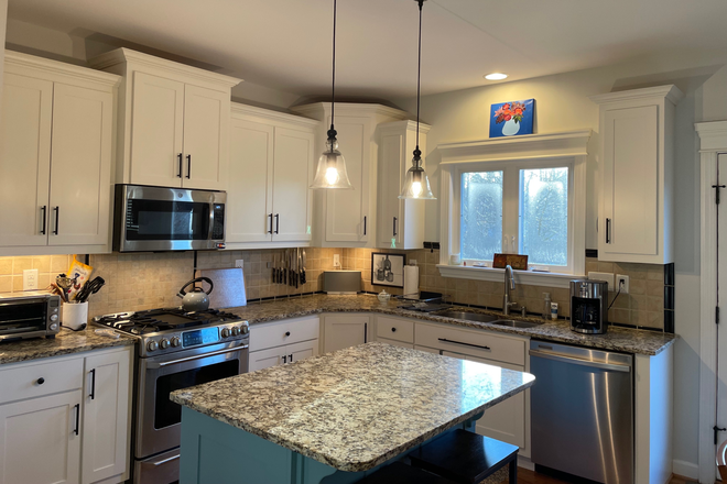 kitchen - Centrally located by UVA Grounds, Hospital & Stadium House