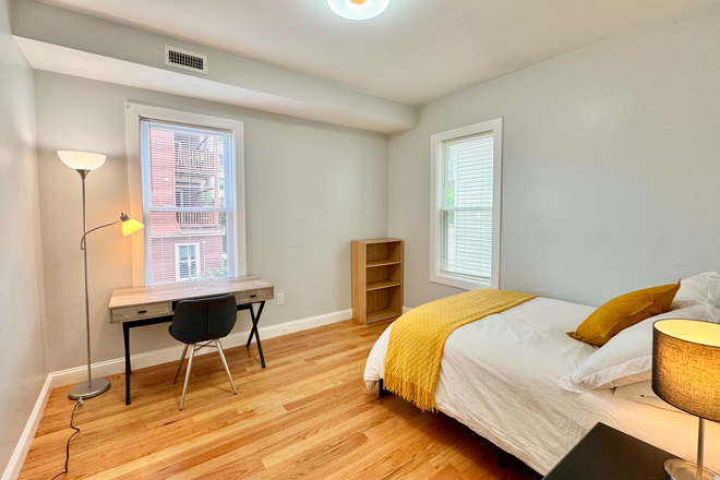 Bedroom - Hillside st 4 Bed Mission Hill Apartments