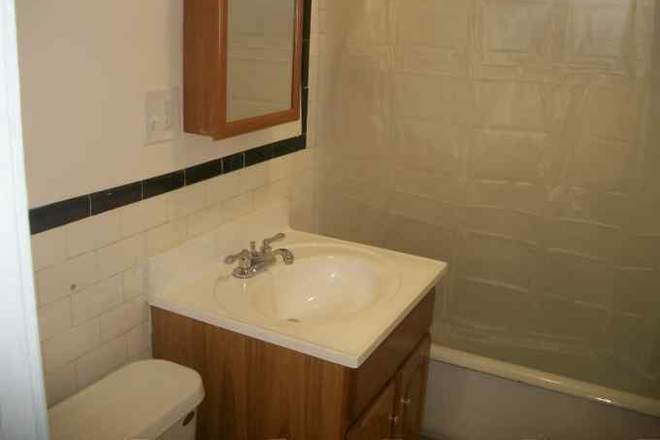 bath - Mid Cambridge near Harvard design redline, Inman Apartments