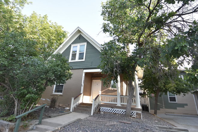 Front of complex - Pleasant 3-bedroom on Grandview