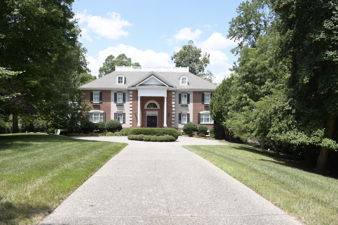 Outside view - Luxury Home Near W&M Law, Business, Computing Schools and Busch