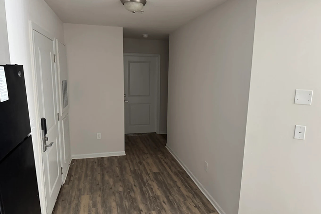Example Entryway - Apartment at the Edge close to campus for summer sublet