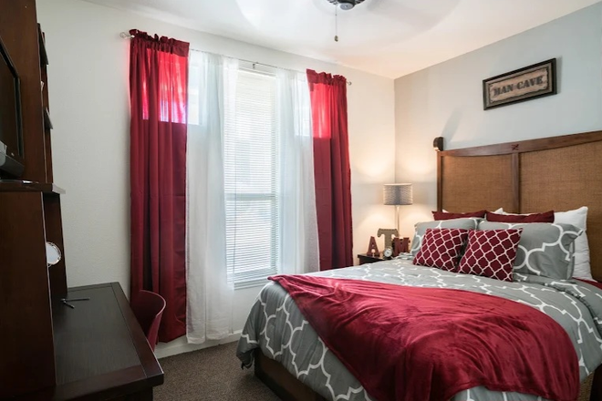 Bedroom - Room for sublease/ lease transfer at reduced rate Apartments