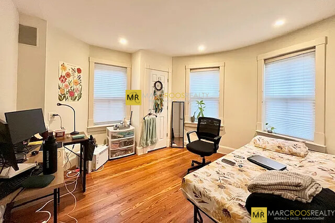 x - Highland St 6 Bed Mission Hill Apartments