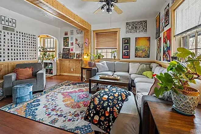 Living room - Green Bean House: Amazing Location! Close to campus, chautauqua, and the hill!