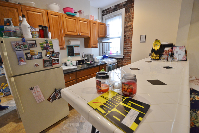 Kitchen - Large 3 Bed! Available 9/1/25! Apartments