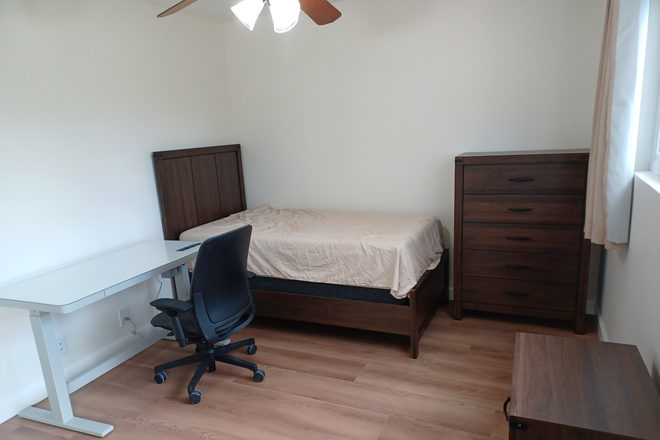 Bedroom - Private Furnished Room w/Private Bathroom in 4-Bedroom Home