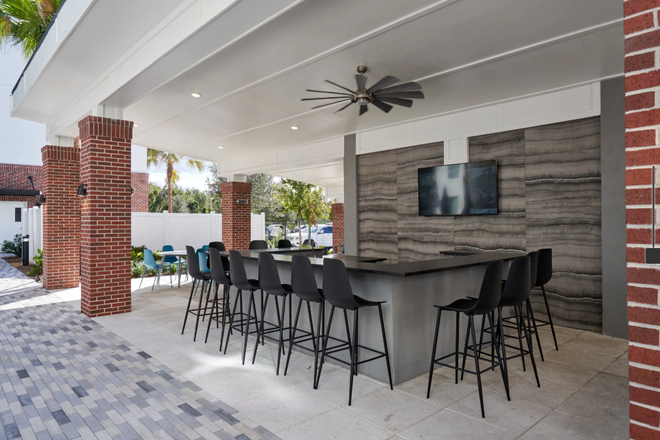 Exterior Pavillion/Gathering Site - The Accolade Collegiate Village West Apartments