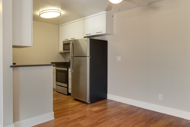 Dinning - Villas of Pasadena Apartments