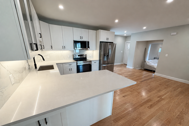 Kitchen - Fantastic Fully Furnished Bedroom in new renovated house to share with students.