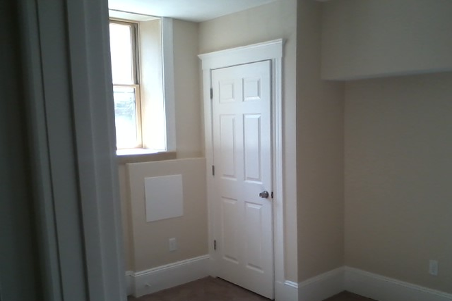 Visit hubrealtyproperties.com - Roommate Matching Program, available 9/1 Apartments