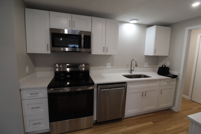 2 - Renovated apartment steps to the Union Square T