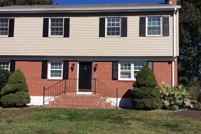 Front - 6 Cornell Road Narragansett, RI 02882