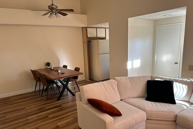 Dining Area (furnished) - Semi-Furnished Condo Near Campus