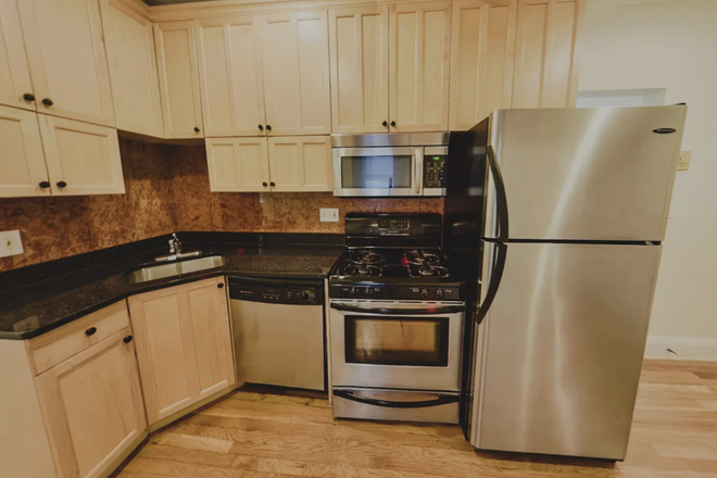 kitchen - Sun-Drenched 4 Bed / 2 Bath w/ Central AC close to campus! Avail. 9/1/25!! Apartments