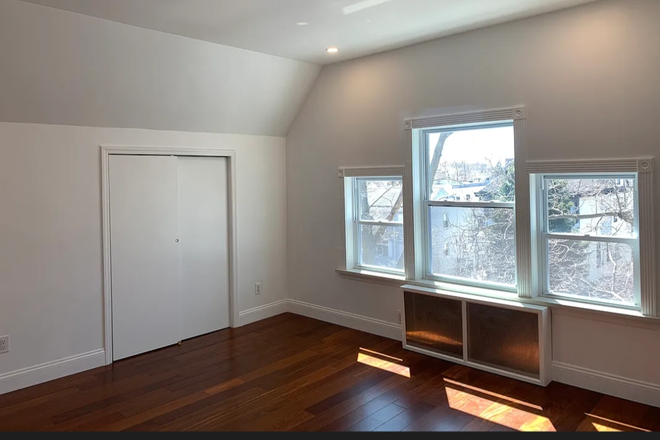 Bedroom (left side view) - 1 bedroom and 1 bathroom for rent House