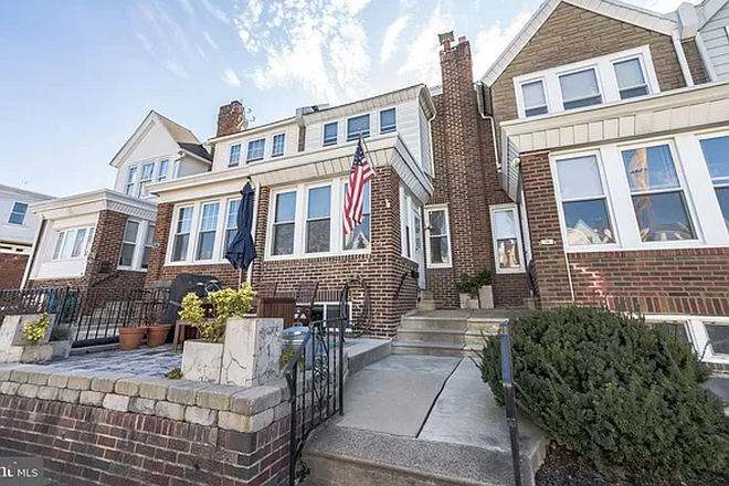 Front - 4 Bed / 2 Bath Updated Home !