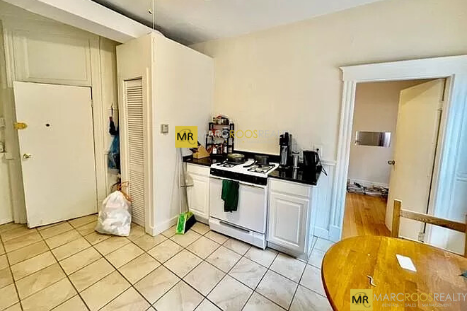 Call NOW for showings! 617-236-8550 - CHARTER ST - *1/2 FEE!* NORTH END 2BR/1BA AVAILABLE *NOW* W/ LNDRY IN BLDNG, EQUAL BDRMS, EIK W/ DW Apartments