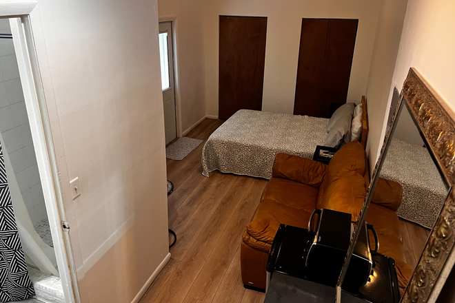 studio - Coral Gables studio very near campus House