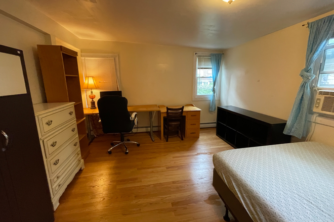 Bedroom - large room in a nice 2-bedroom 1bath apt, close to MIT, Harvard and MBTA Red Line Central SQ station