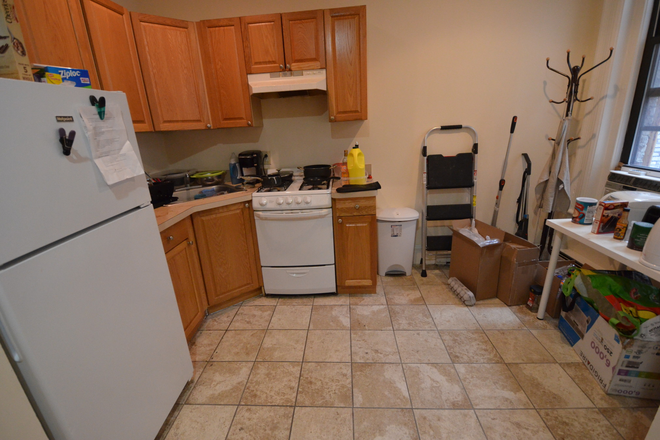 Kitchen - Cozy & Spacious 2 Bed / 1 Bath on 409 Marlborough St — Avail 9/1/26 · Text/Call 385-722-7303 Apartments