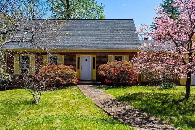 Outside Street View - Spacious Room Available Now! – Quiet, Friendly Home 3b2b Near UVA and Barracks