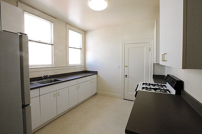 Kitchen - VERY LARGE 1 BEDROOM APARTMENT (HAS BEEN USED AS A 2 BEDROOM)