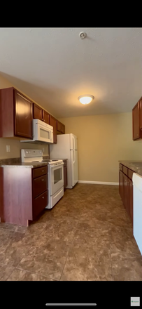 Kitchen - Evergreen Apartments