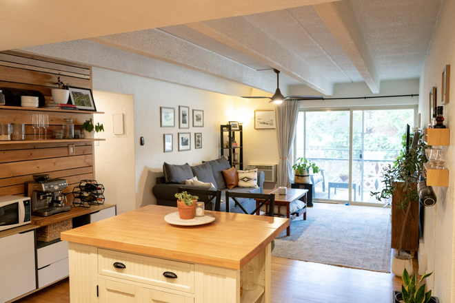 Main living space - Pearl Park Apartment in Capitol Hill