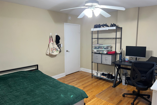 Bedroom 1 (Shared Bathroom) Photo 1 - Summer 2026 Sublet in Evanston: 3 Rooms Available in a 3BR/2BA