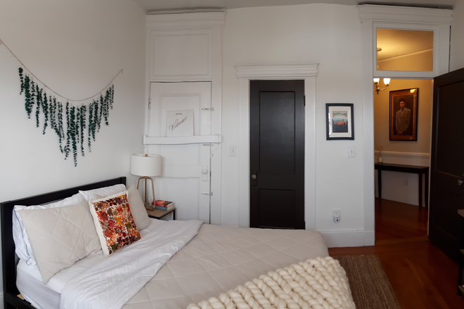 bedroom 1 - 6/1/26 OR 9/1/26- NO rental FEE- beautifully furnished- heat/H2O incl.- clean/safe Apartments