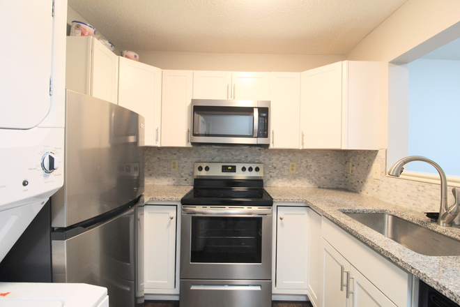 Kitchen - Hunters Ridge - Pre- leasing for 25-26 school year! 2 bedroom - 2 bath condo for rent!