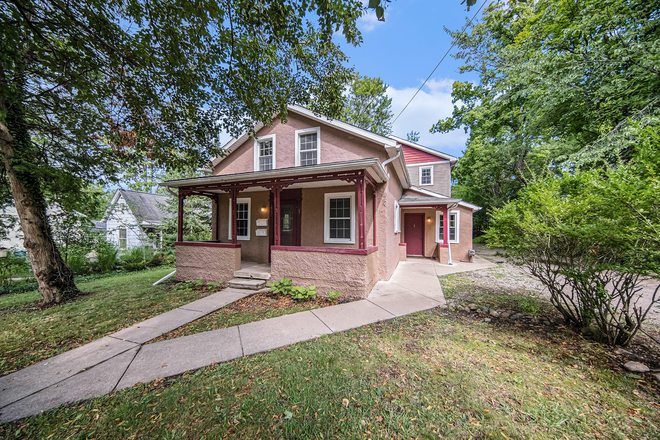 House - Quiet, Spacious 4BR/2BA Near Hospital & North Campus Duplex