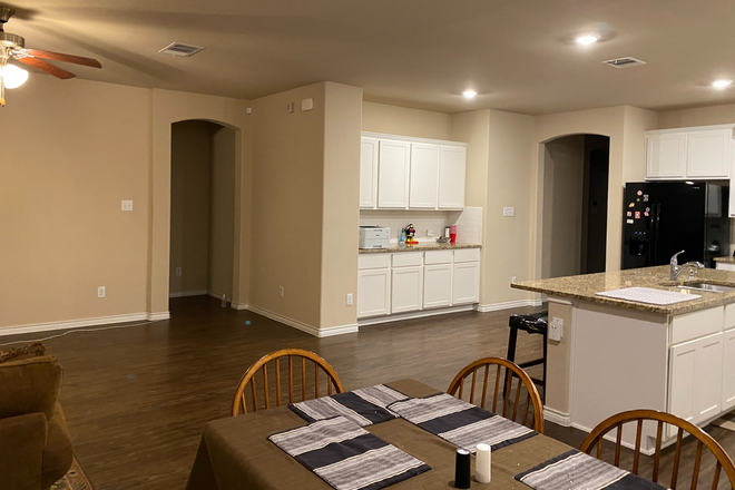 Kitchen - Female roommate wanted - Get back to school in a stylish space close to TWU and UNT campuses House