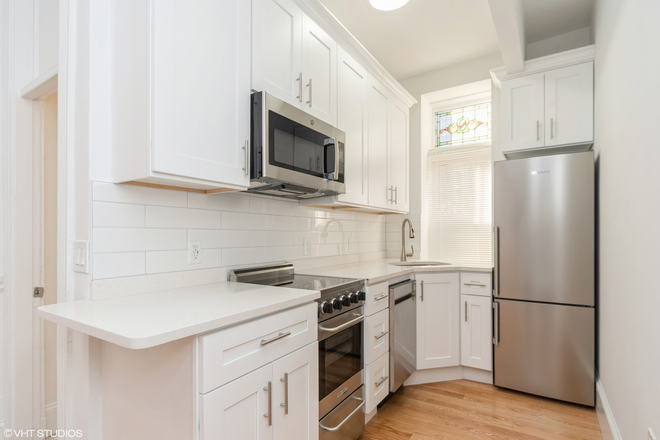Kitchen - Sunny 2 bed with Modern Kitchen