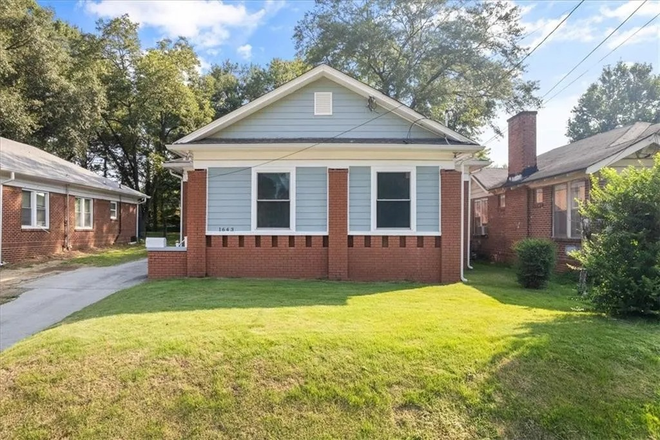Duplex - front - Bedroom available in quiet 4-bed home near West Lake MARTA and I-20