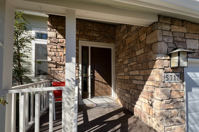 2 - AVAILABLE NOW!: 5717 Table Top Ct House