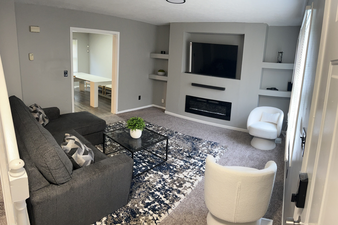 Photo - 1404 E 115th House