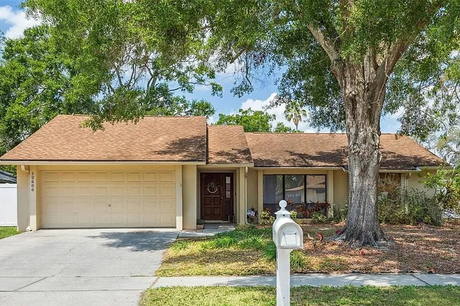 Front view of the house - Room in a spacious 3 bed / 2 bath home located right next to USF