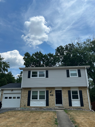Front of house - WALK TO CAMPUS--FURNISHED--REMODELD