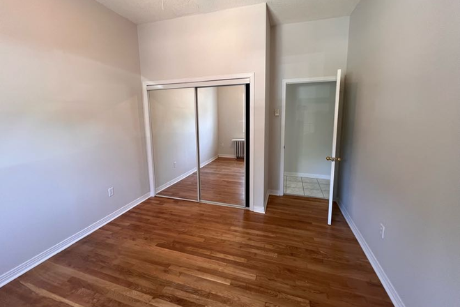 bedroom 1 - Large 2 bedroom near U of  T Apartments