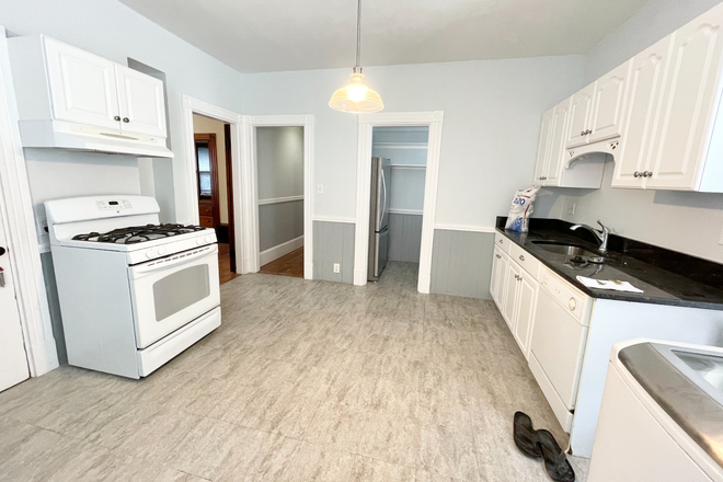 Kitchen - Spacious 3 Bedroom on Roseclair St