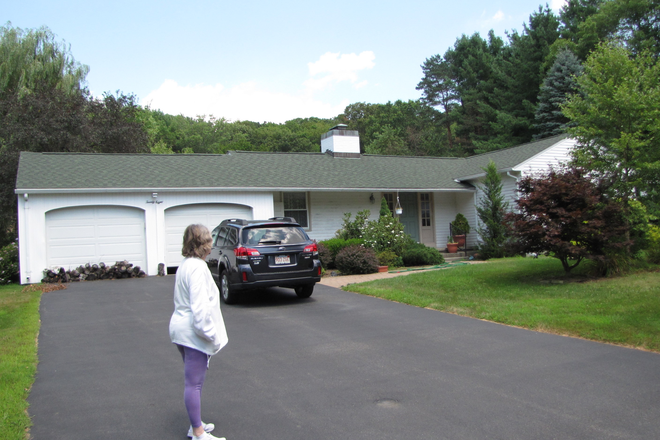 outside view of house - Private Room and Private Bath in Private Home