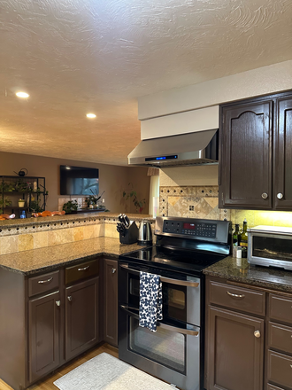 kitchen - comfy sharehouse in northeast eugene